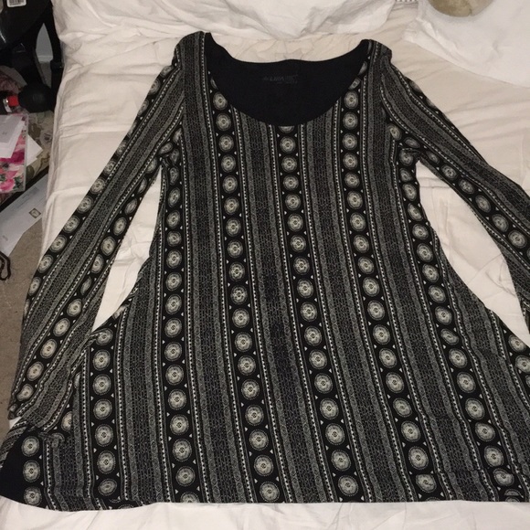 Lira Dresses & Skirts - Black and Tan Swing Dress w Bell Sleeves